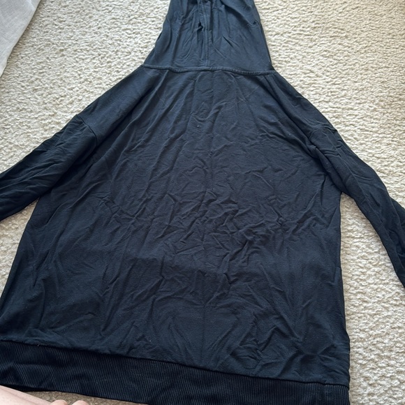 Black long sleeve - Picture 3 of 3